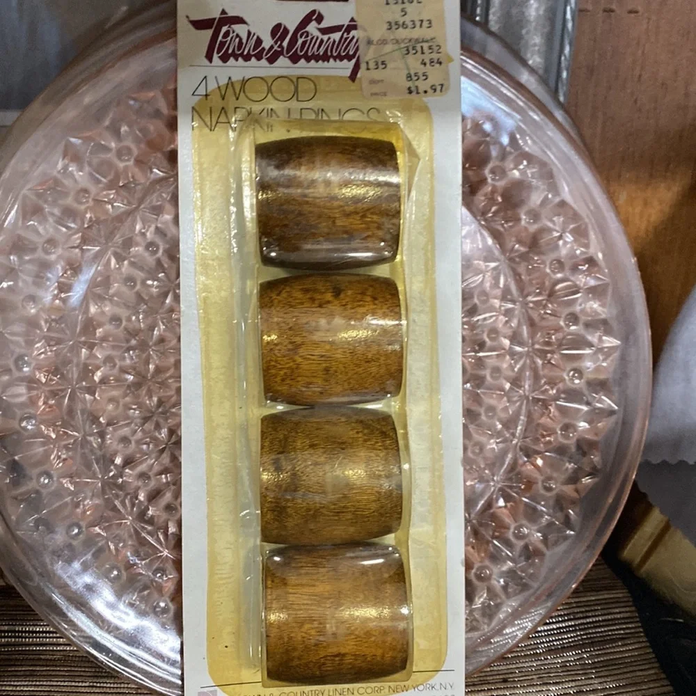 VINTAGE WOOD NAPKIN RINGS
